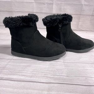 Kids black fleece lined boots